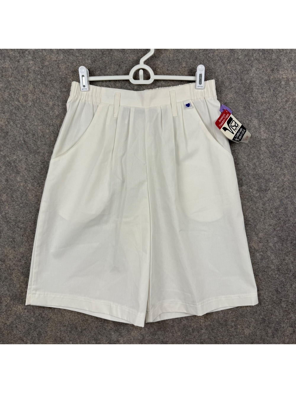 Vintage Pleated Front Elastic Waist Back Bermuda Shorts White Women Size 8 743